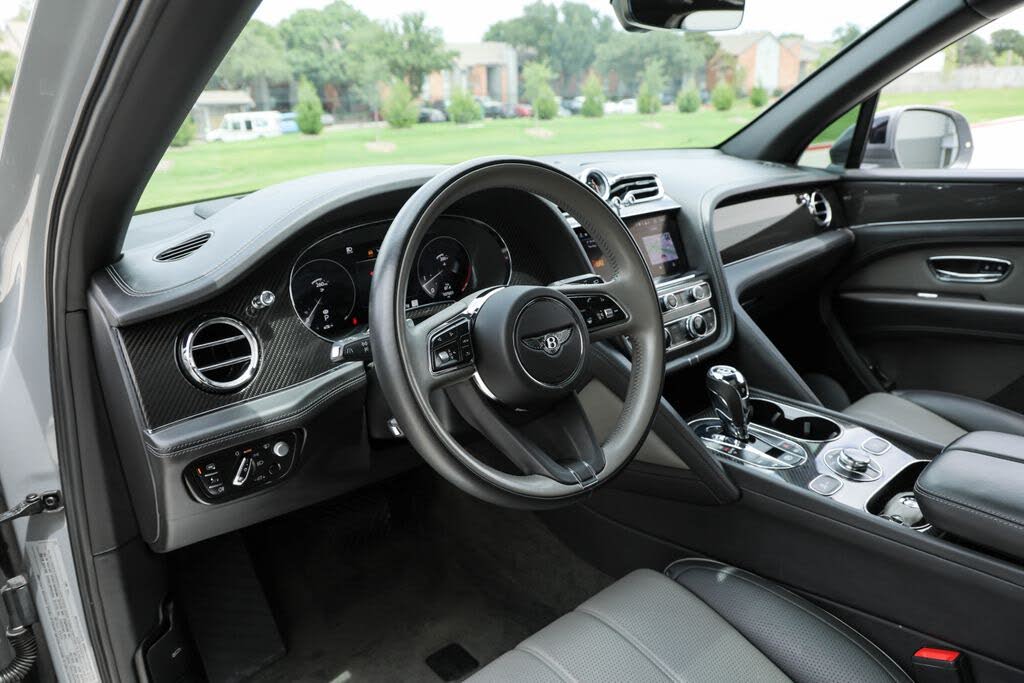 2023 Bentley Bentayga EWB Azure V8 AWD photo 16