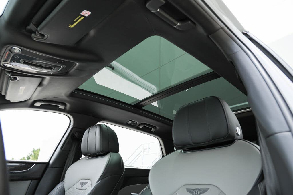 2023 Bentley Bentayga EWB Azure V8 AWD photo 18