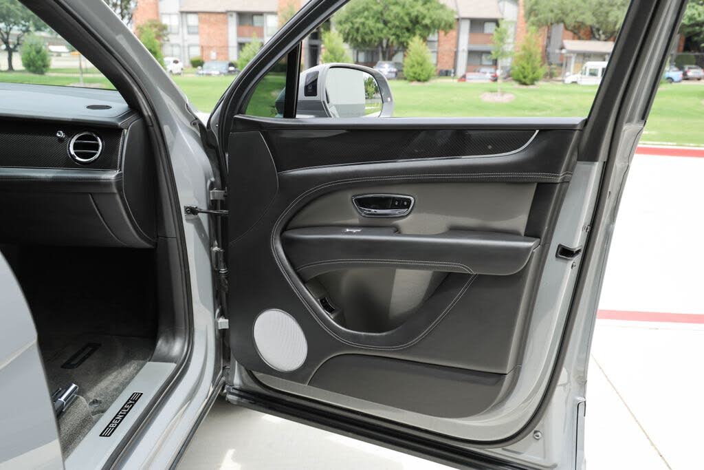 2023 Bentley Bentayga EWB Azure V8 AWD photo 20
