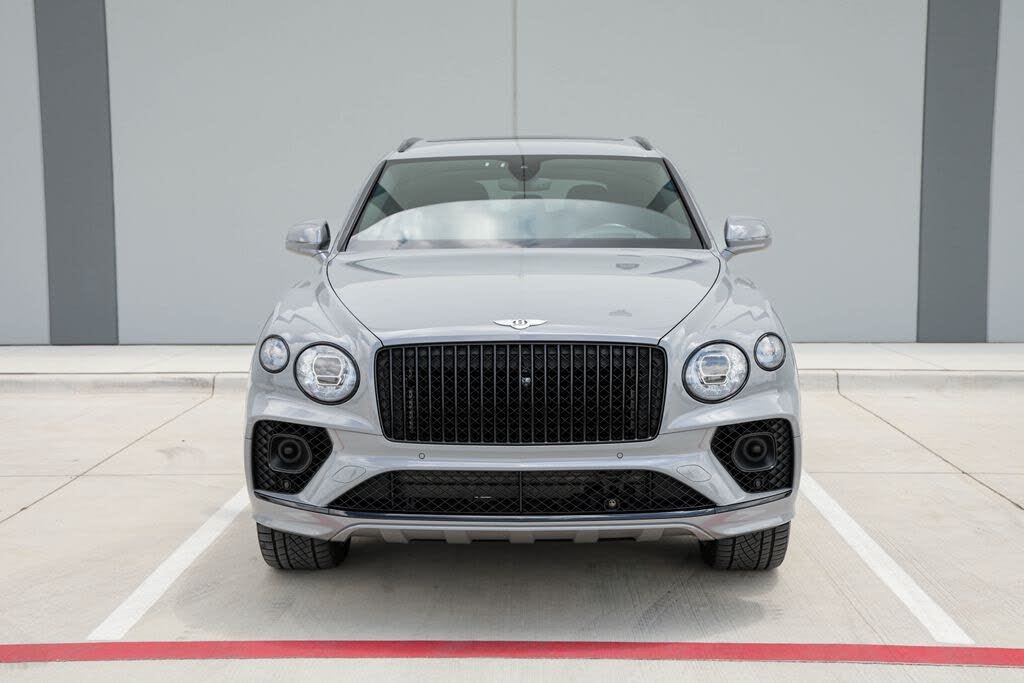 2023 Bentley Bentayga EWB Azure V8 AWD photo 3