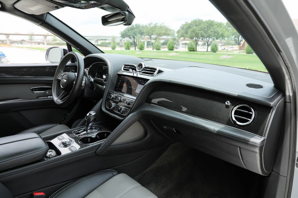 2023 Bentley Bentayga EWB Azure V8 AWD photo 21