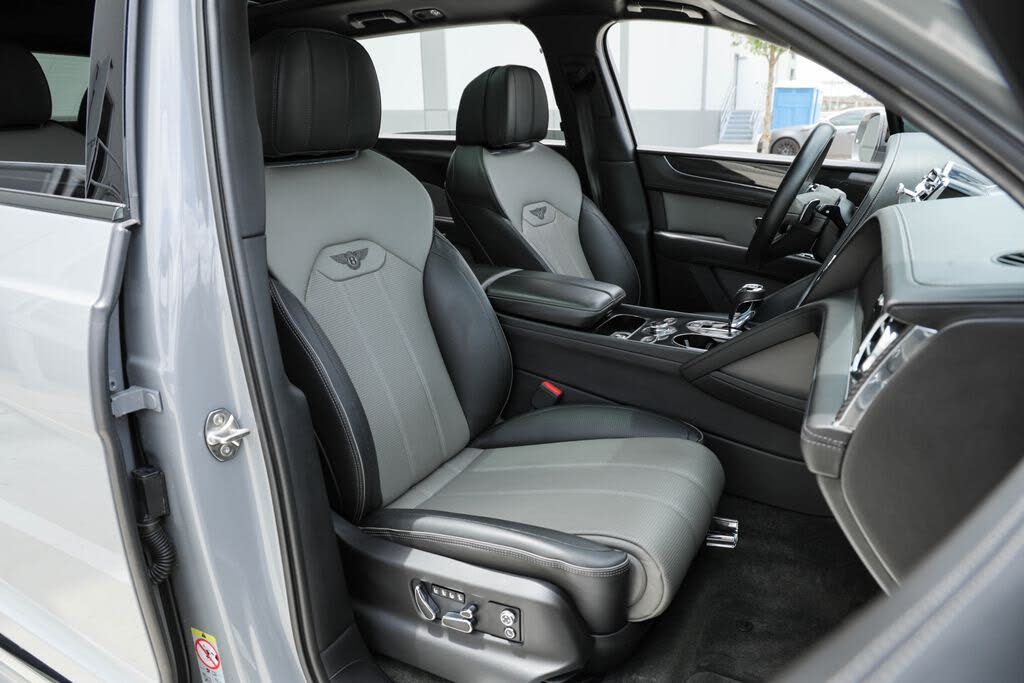 2023 Bentley Bentayga EWB Azure V8 AWD photo 22