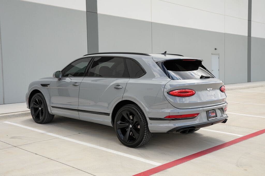 2023 Bentley Bentayga EWB Azure V8 AWD photo 5