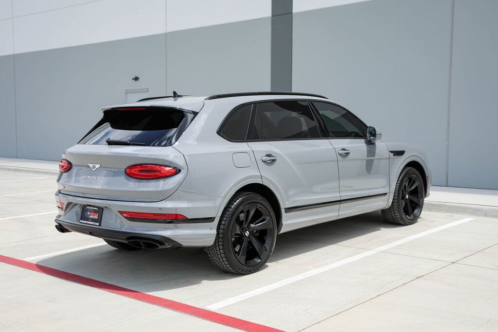2023 Bentley Bentayga EWB Azure V8 AWD photo 7