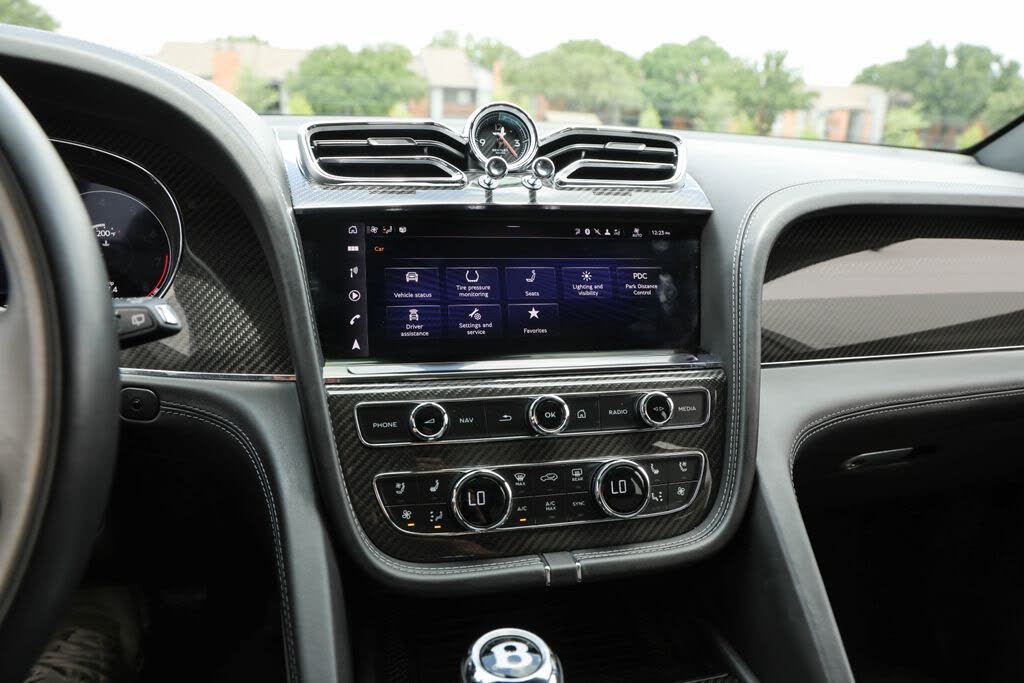 2023 Bentley Bentayga EWB Azure V8 AWD photo 9