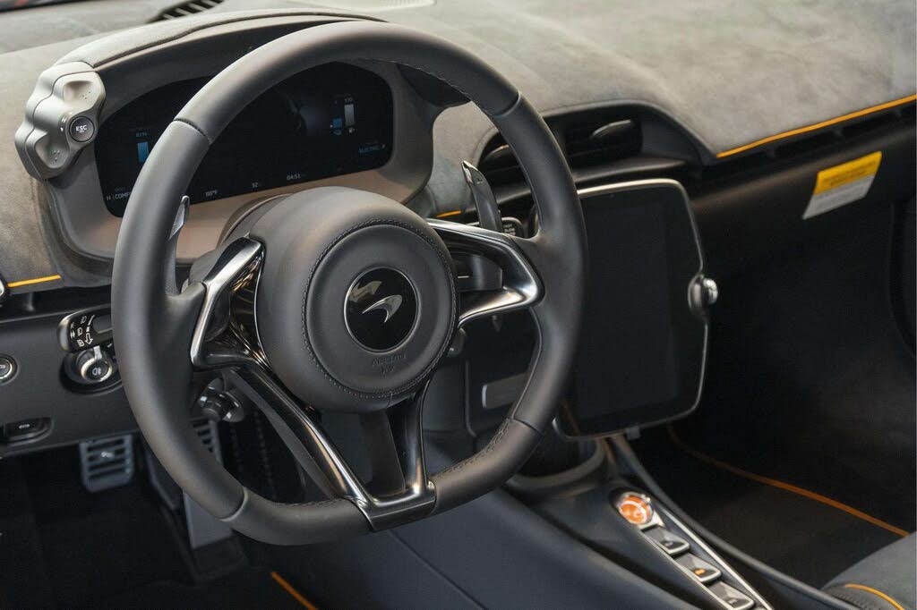 2026 McLaren Artura RWD photo 23