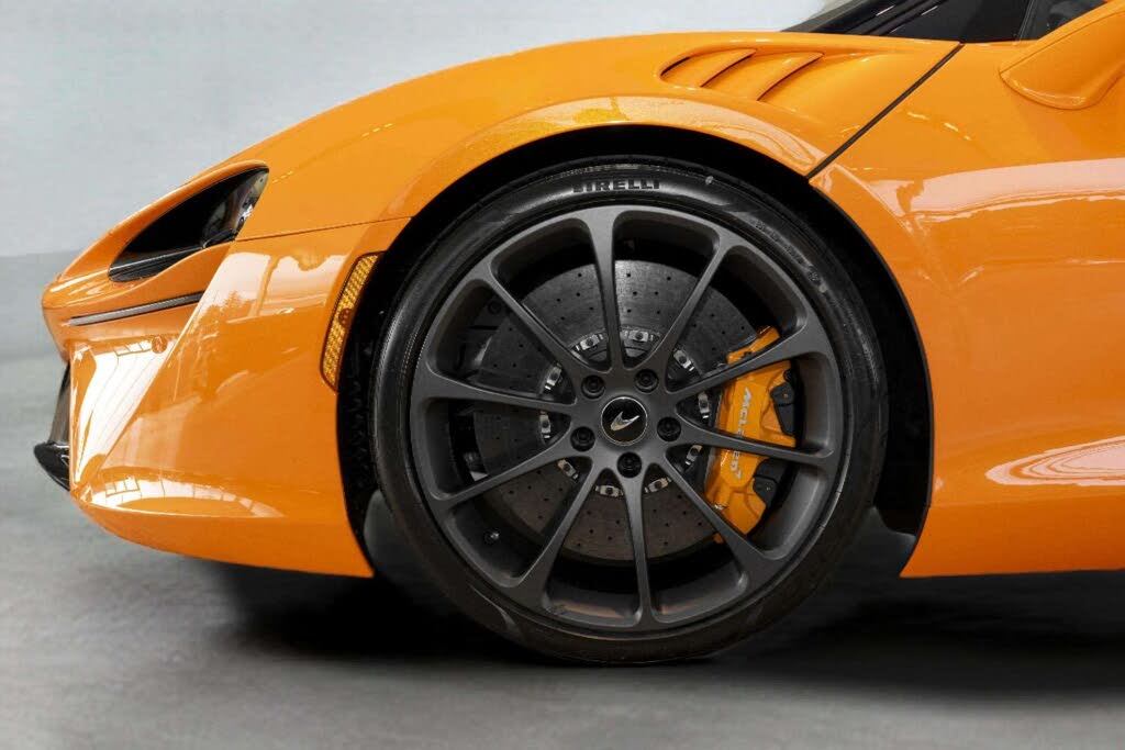 2026 McLaren Artura RWD photo 8
