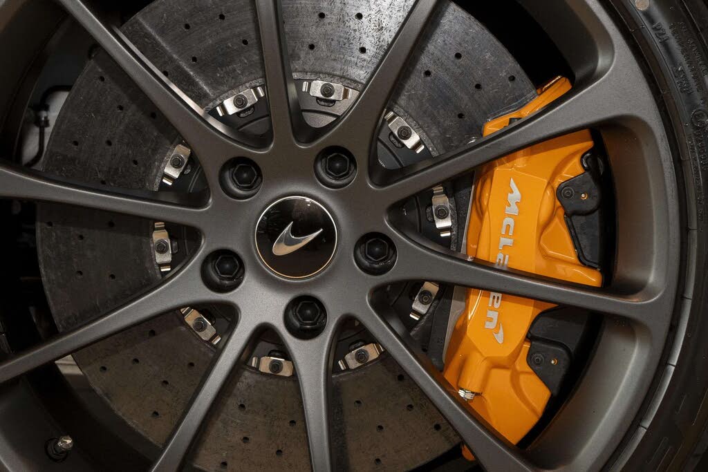 2026 McLaren Artura RWD photo 9