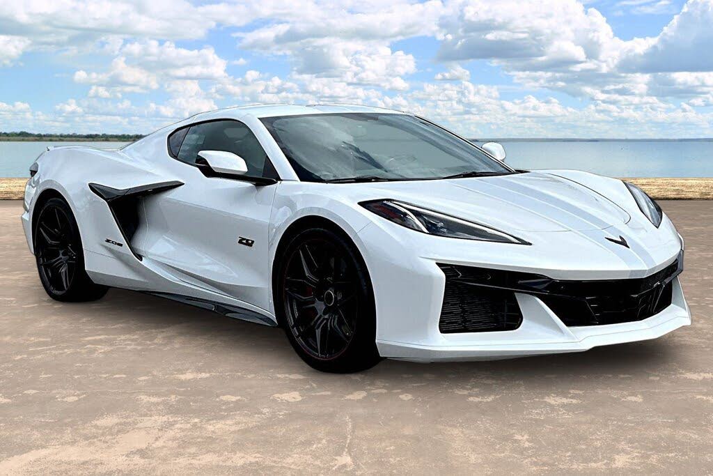 2023 Chevrolet Corvette Z06 3LZ Coupe RWD photo 3