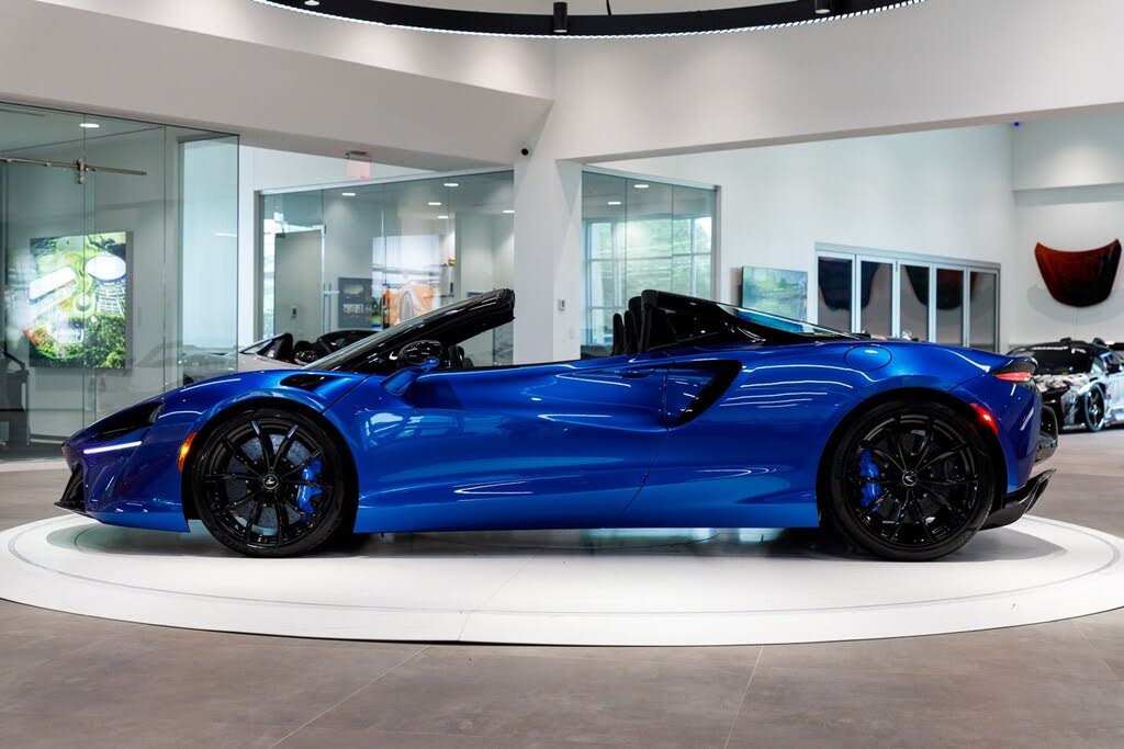 2026 McLaren Artura RWD photo 11