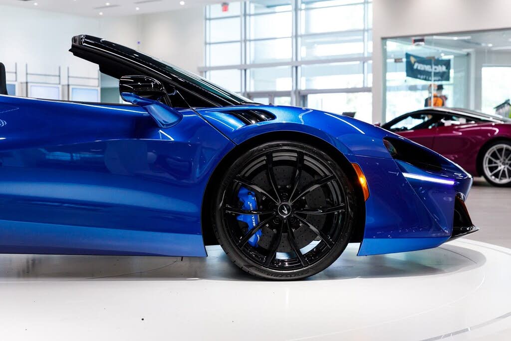 2026 McLaren Artura RWD photo 17