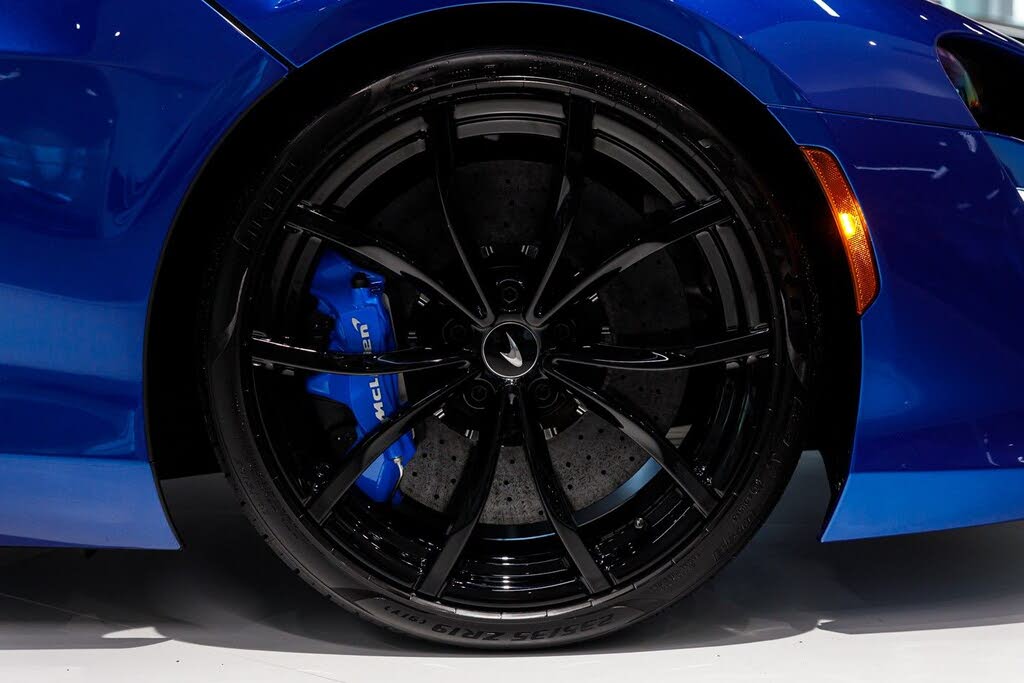 2026 McLaren Artura RWD photo 18