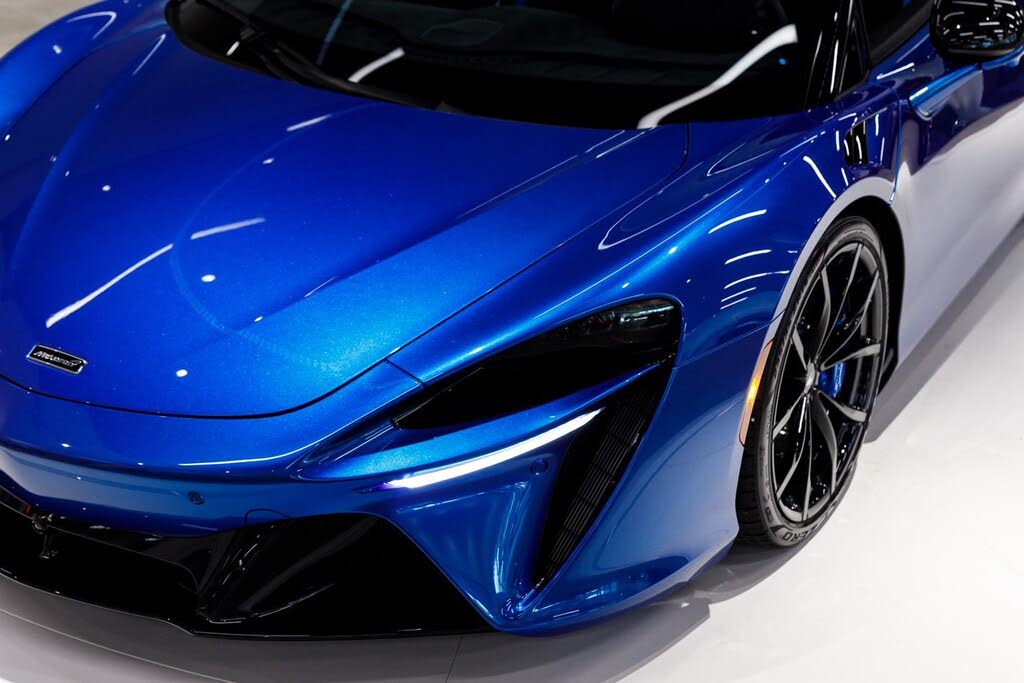 2026 McLaren Artura RWD photo 3
