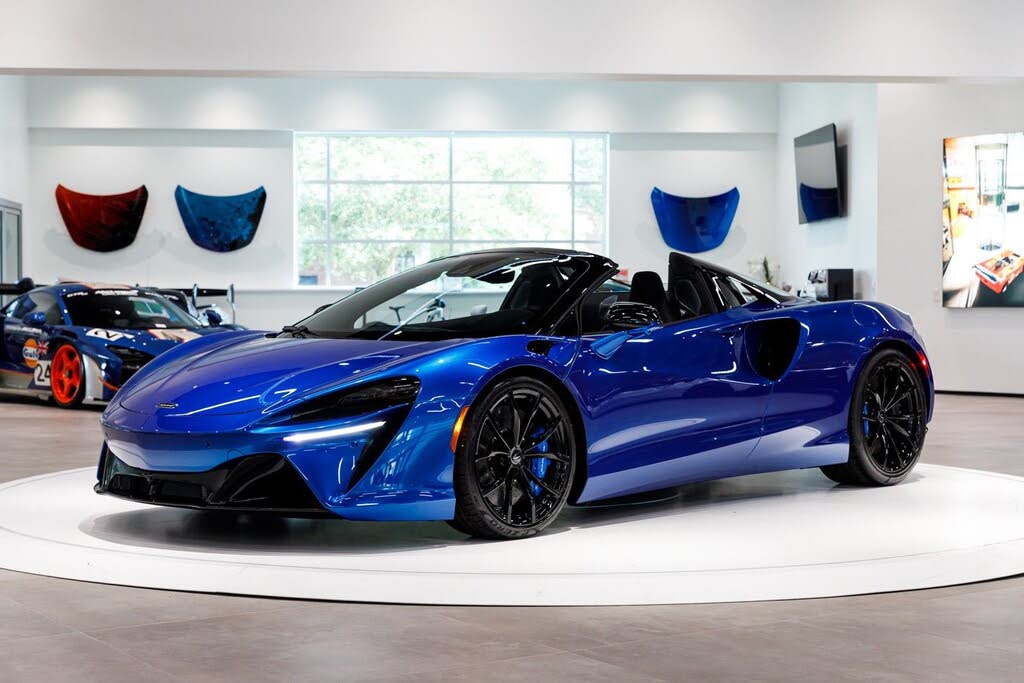 2026 McLaren Artura RWD photo 23