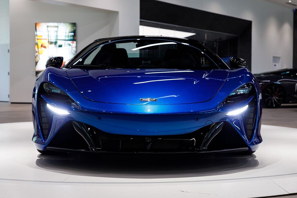 2026 McLaren Artura RWD photo 9