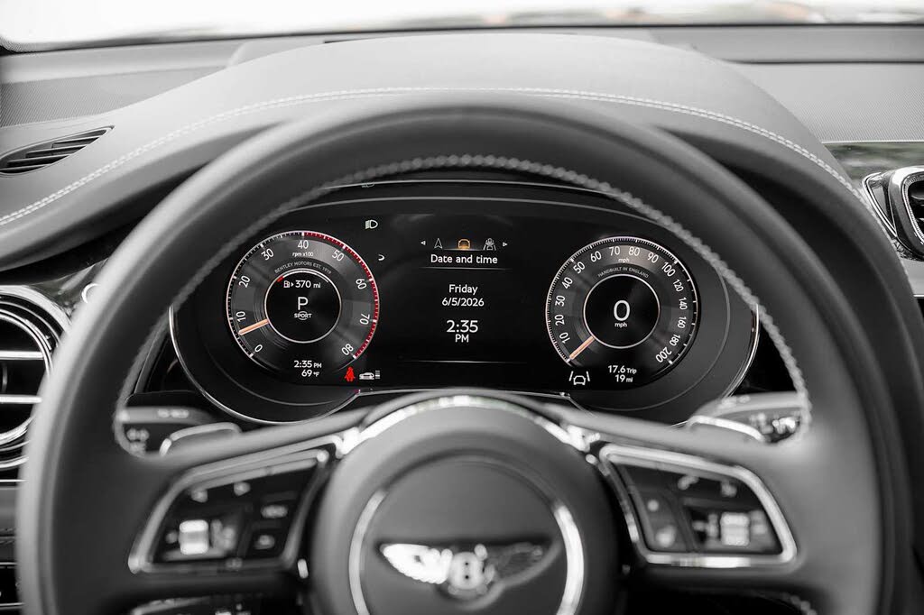 2026 Bentley Bentayga V8 AWD photo 3