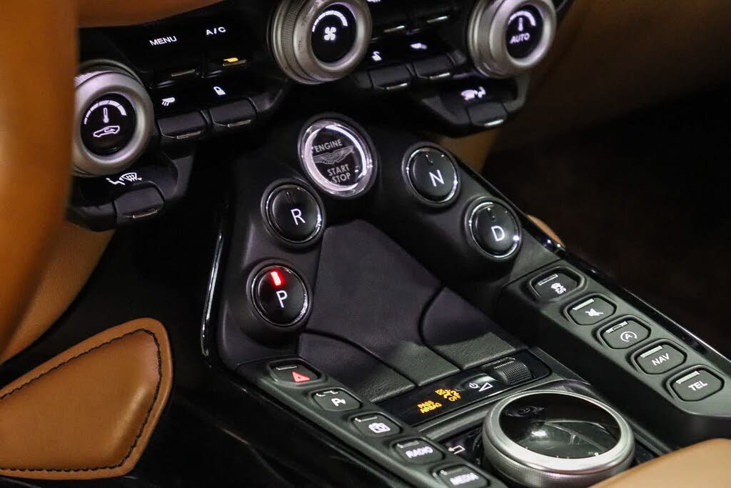 2020 Aston Martin Vantage RWD photo 18
