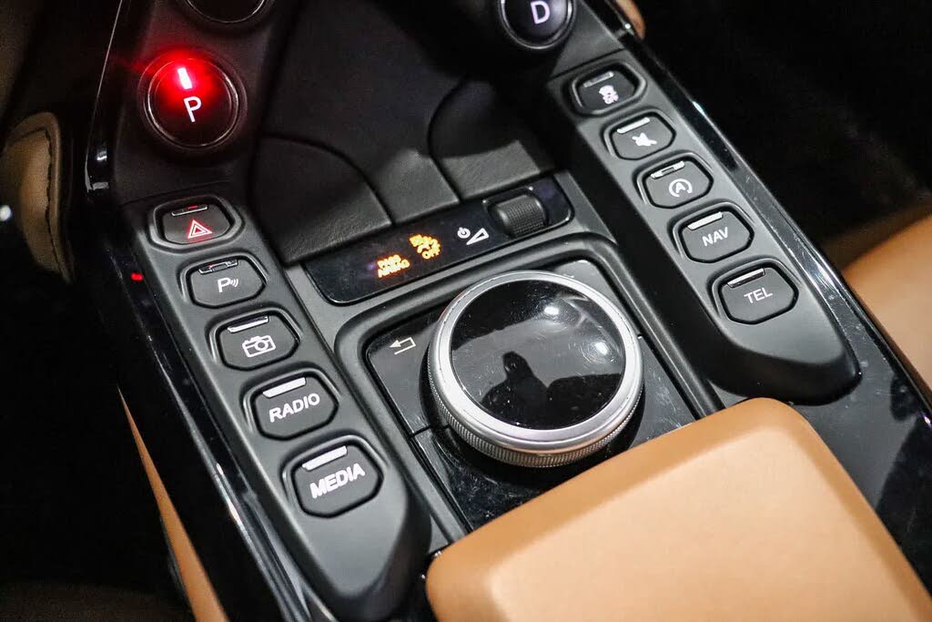 2020 Aston Martin Vantage RWD photo 21