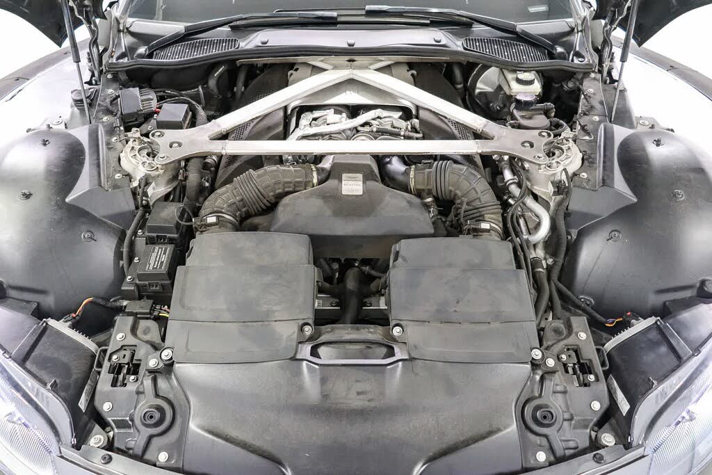 2020 Aston Martin Vantage RWD photo 24