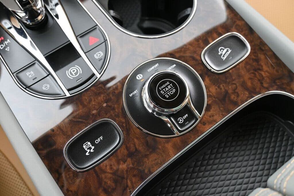 2026 Bentley Bentayga Azure V8 AWD photo 16