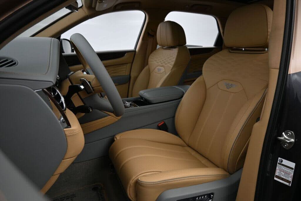 2026 Bentley Bentayga Azure V8 AWD photo 18