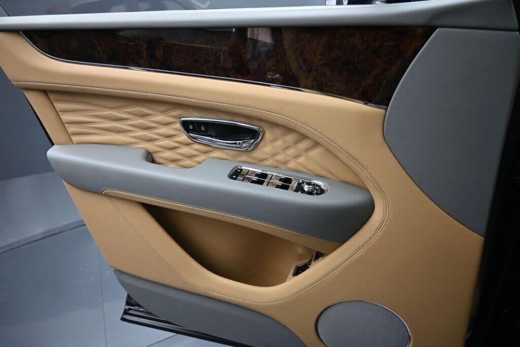 2026 Bentley Bentayga Azure V8 AWD photo 21