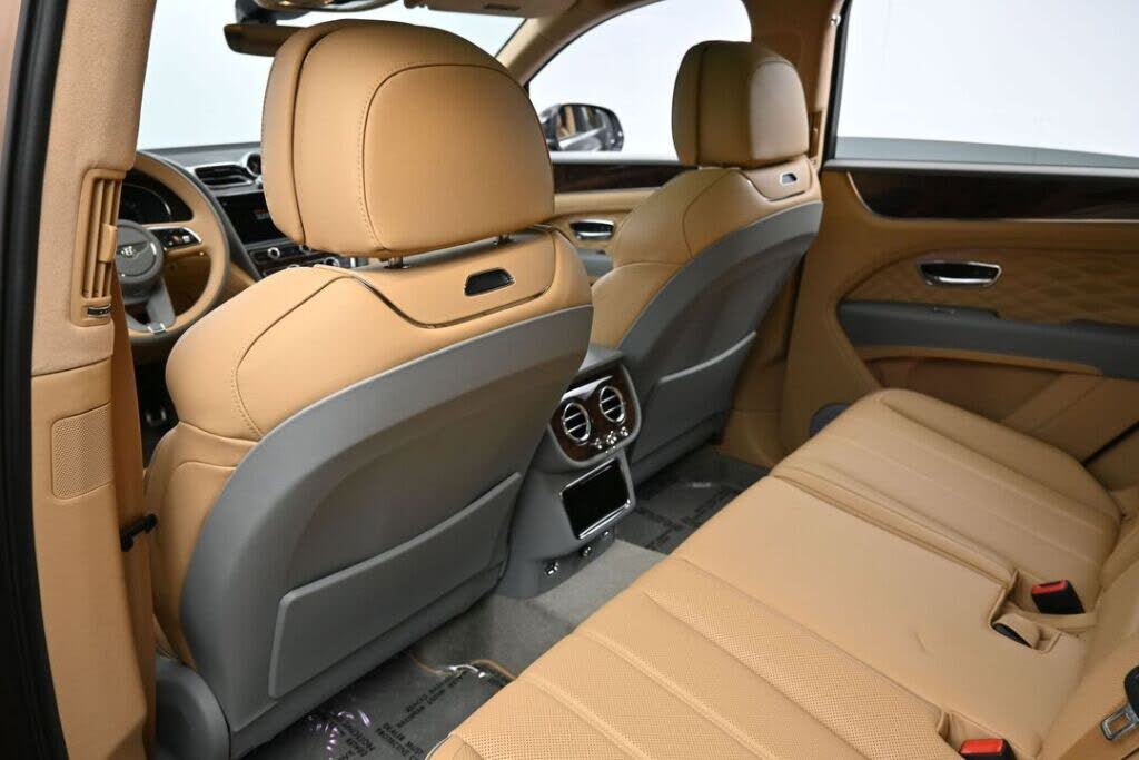2026 Bentley Bentayga Azure V8 AWD photo 8