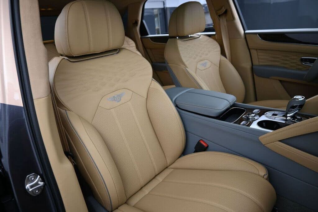 2026 Bentley Bentayga Azure V8 AWD photo 10