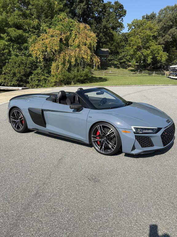 2022 Audi R8 quattro V10 Performance Spyder AWD photo 2 of 24