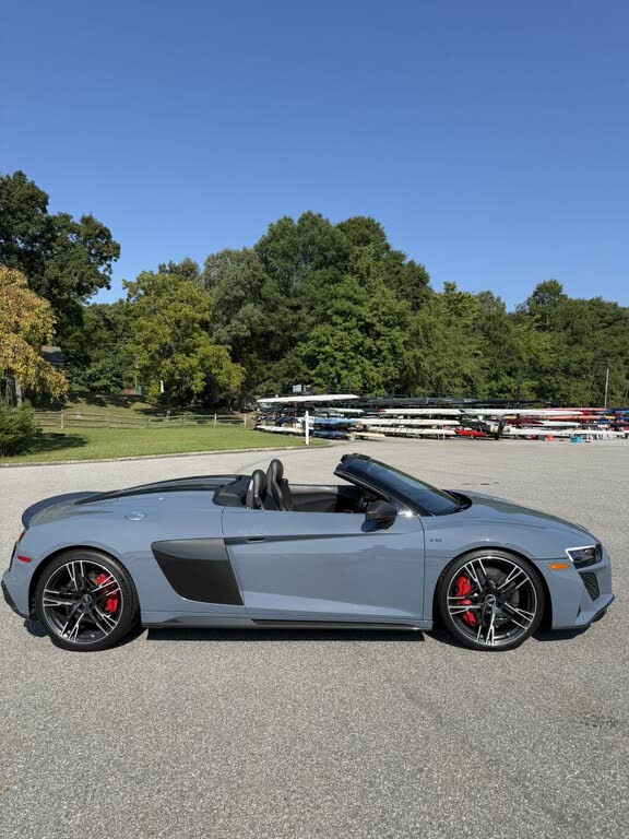2022 Audi R8 quattro V10 Performance Spyder AWD photo 4 of 24