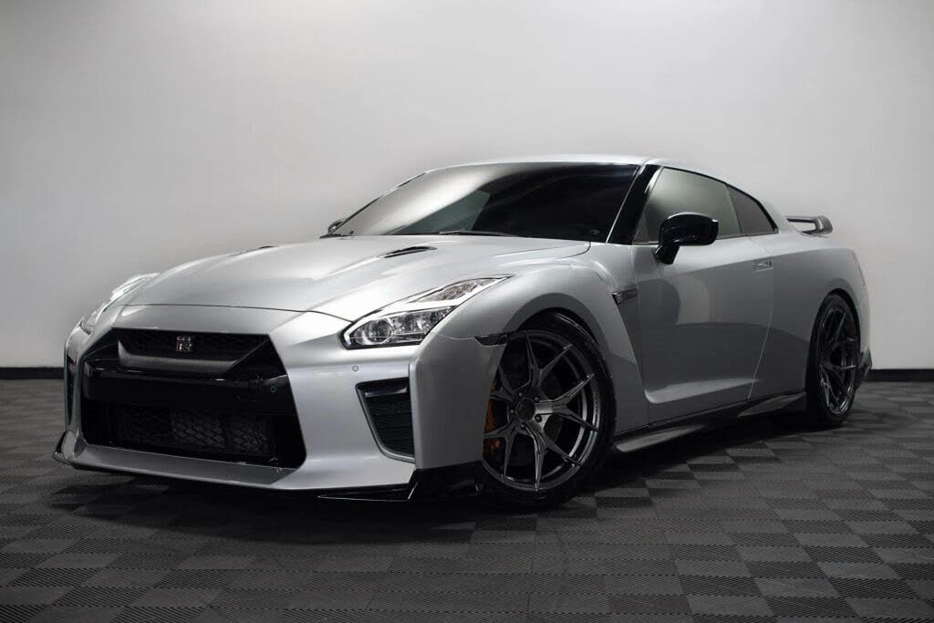 2020 Nissan GT-R Premium AWD photo 2