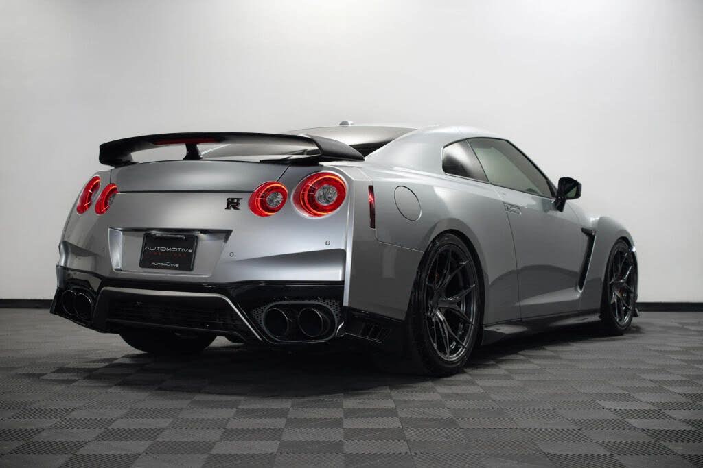 2020 Nissan GT-R Premium AWD photo 12