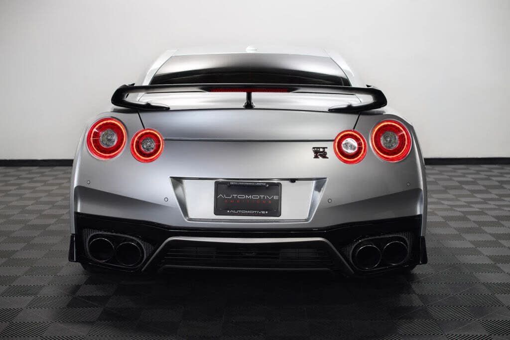 2020 Nissan GT-R Premium AWD photo 14