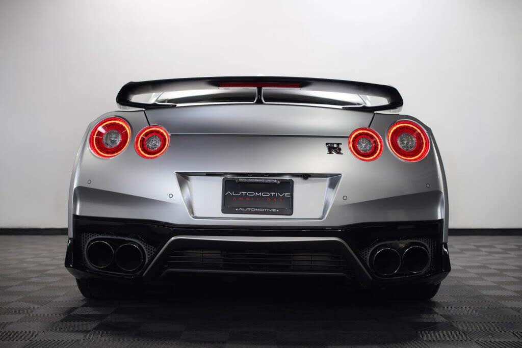 2020 Nissan GT-R Premium AWD photo 15