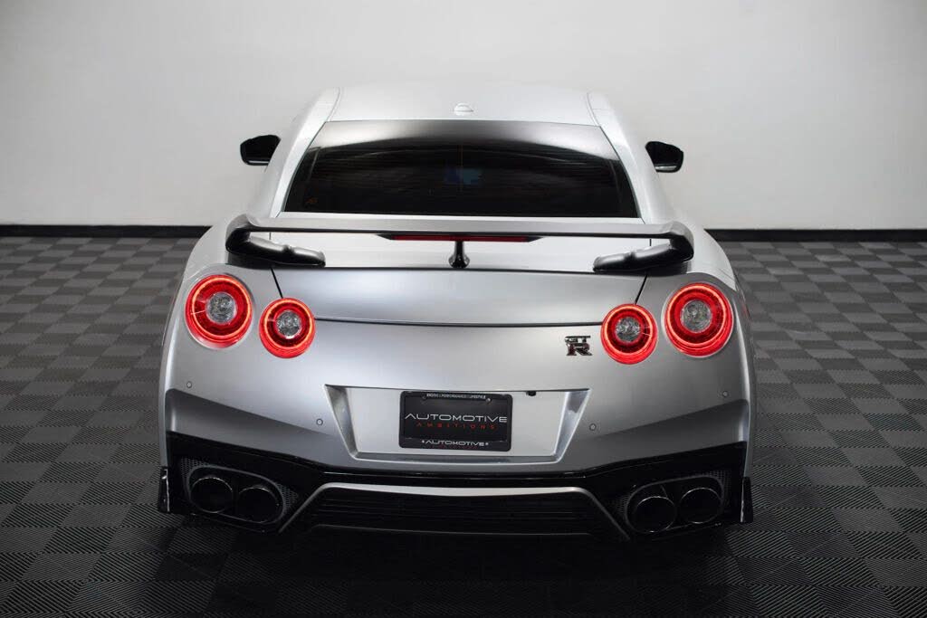 2020 Nissan GT-R Premium AWD photo 16