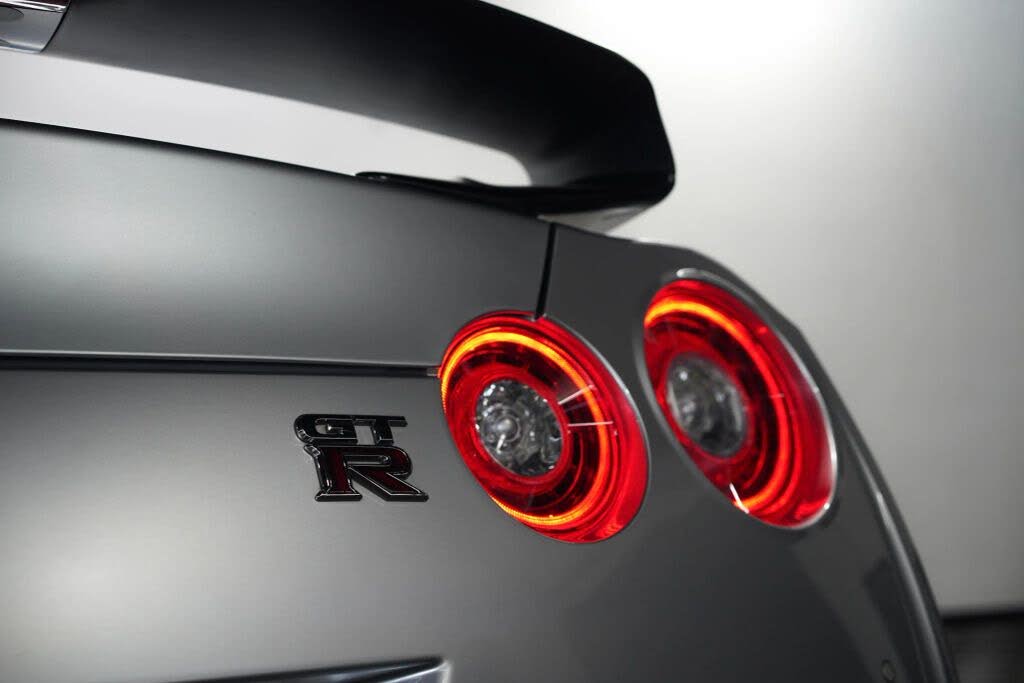 2020 Nissan GT-R Premium AWD photo 17