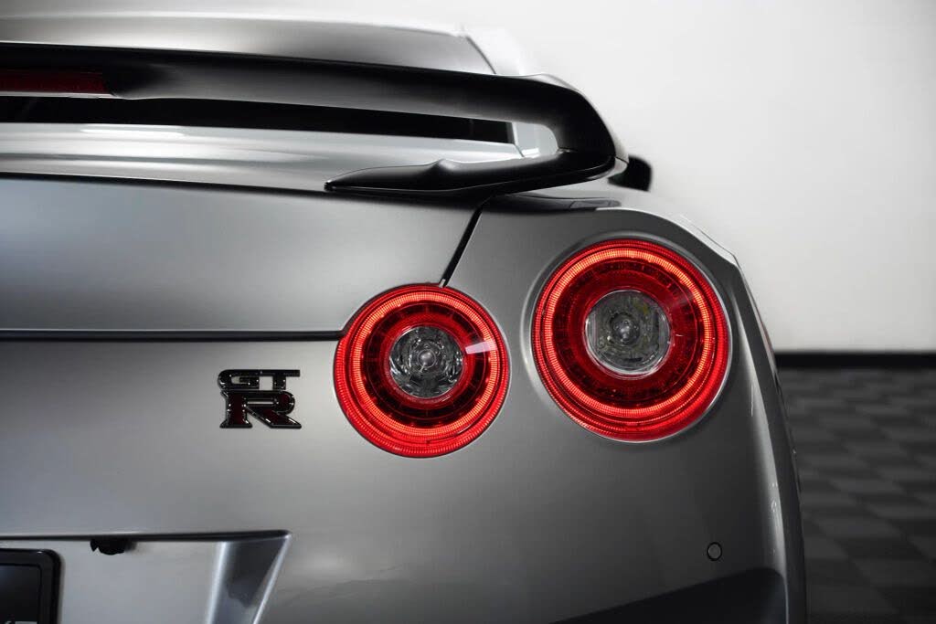 2020 Nissan GT-R Premium AWD photo 18