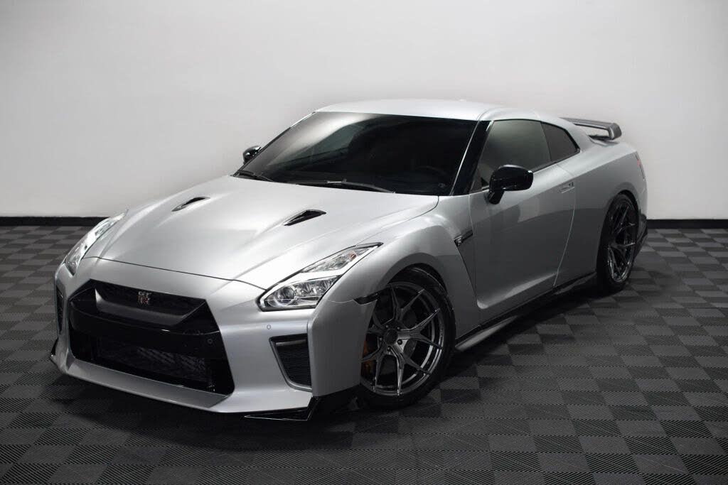 2020 Nissan GT-R Premium AWD photo 3