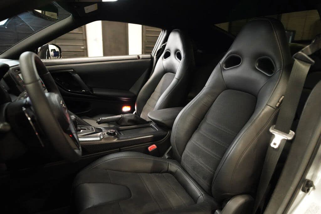 2020 Nissan GT-R Premium AWD photo 23