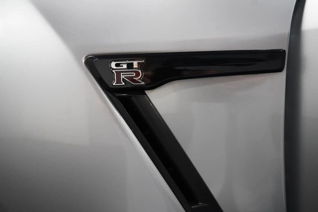2020 Nissan GT-R Premium AWD photo 24