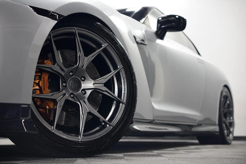 2020 Nissan GT-R Premium AWD photo 4