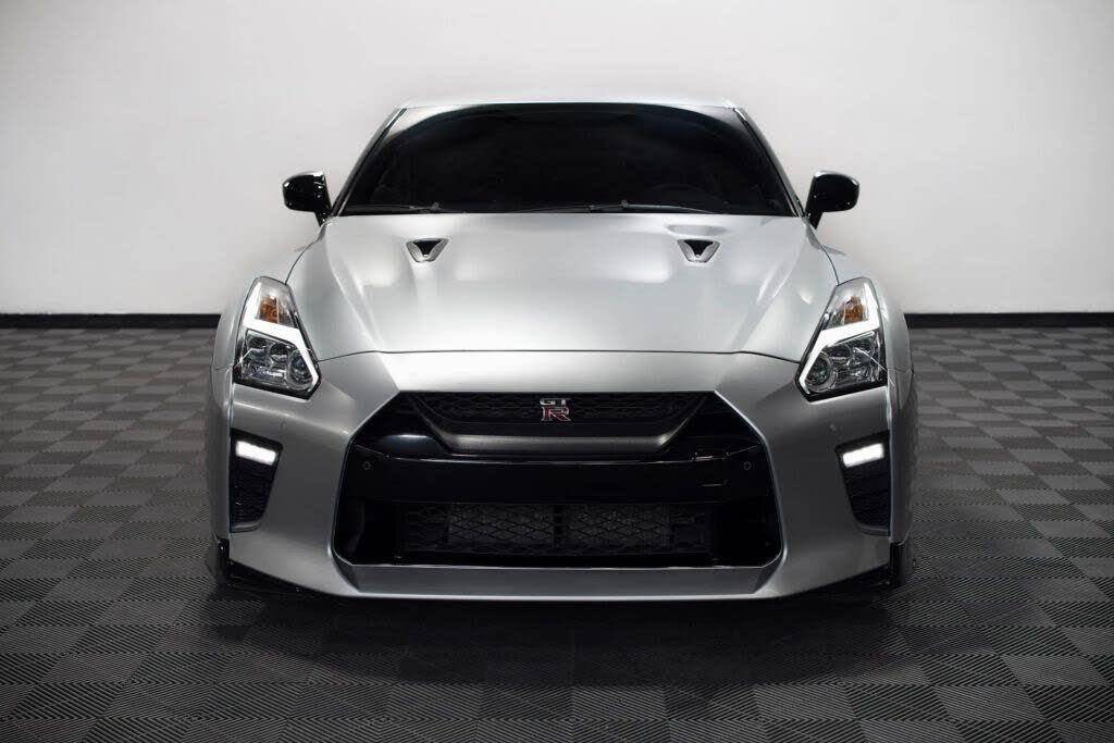 2020 Nissan GT-R Premium AWD photo 5