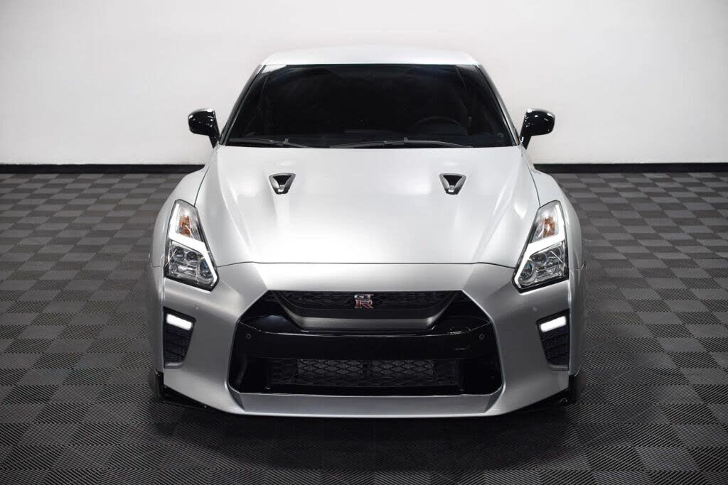 2020 Nissan GT-R Premium AWD photo 7