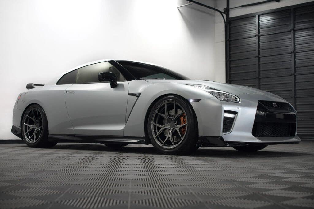 2020 Nissan GT-R Premium AWD photo 8