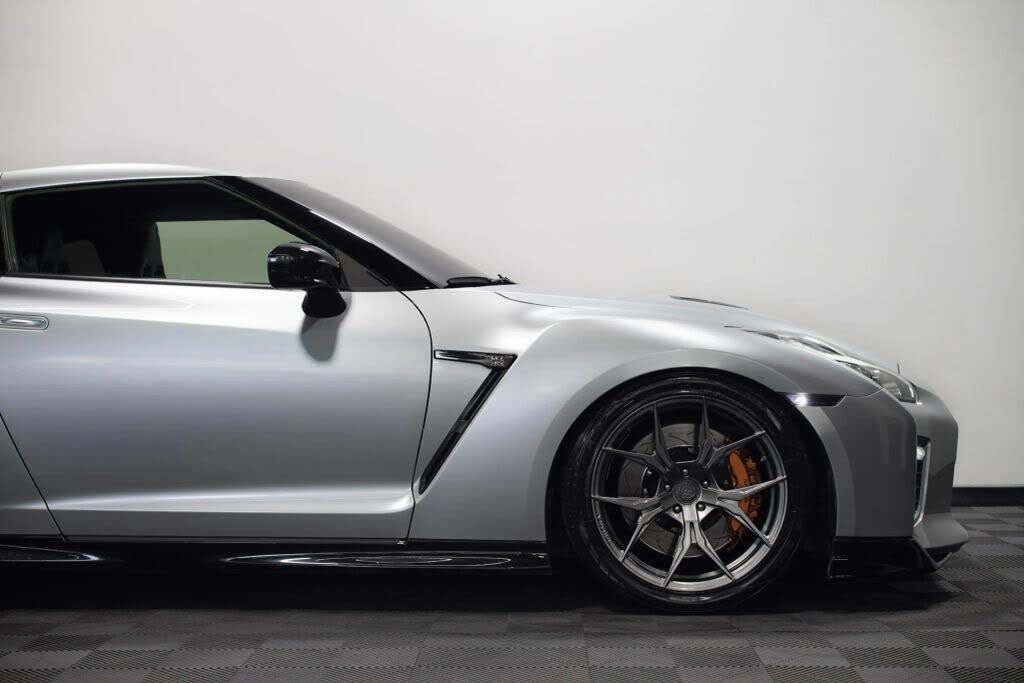 2020 Nissan GT-R Premium AWD photo 10