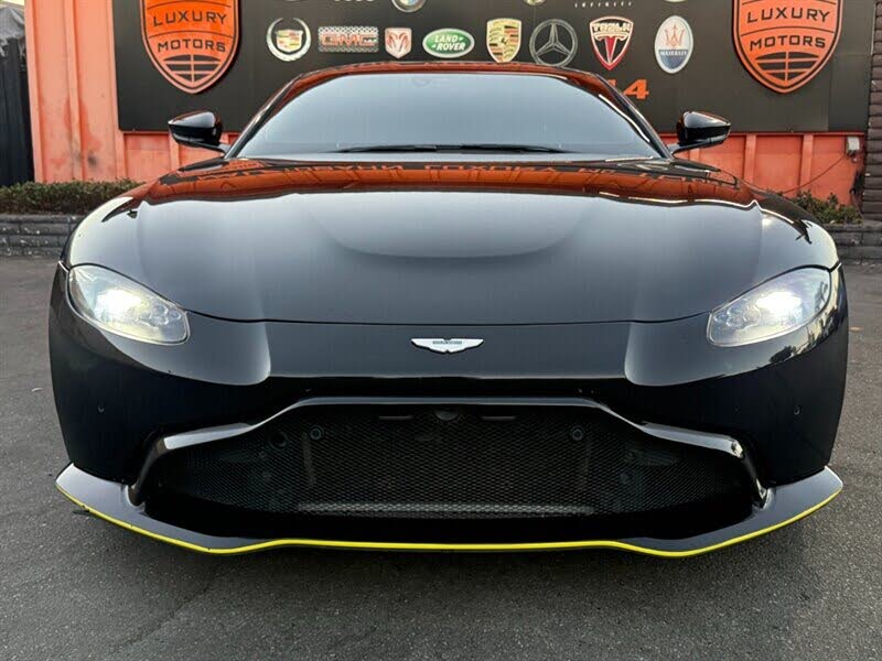 2020 Aston Martin Vantage RWD photo 2