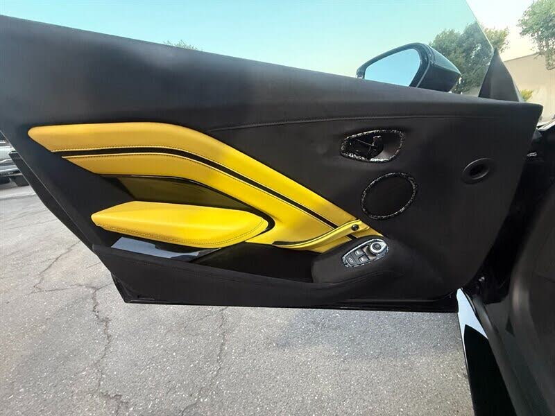 2020 Aston Martin Vantage RWD photo 20