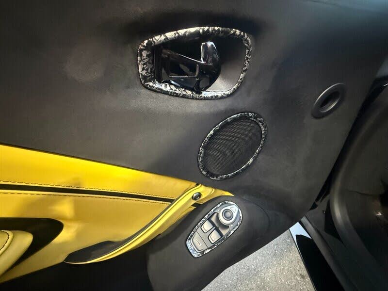 2020 Aston Martin Vantage RWD photo 21