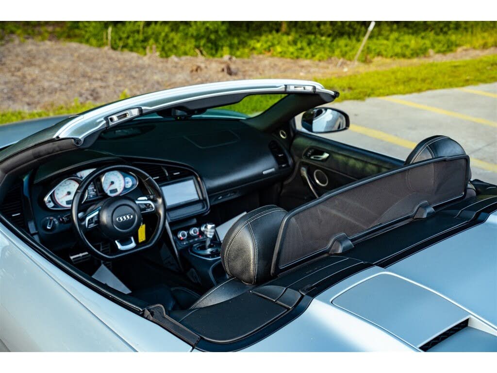 2011 Audi R8 5.2 quattro Spyder AWD photo 17 of 24
