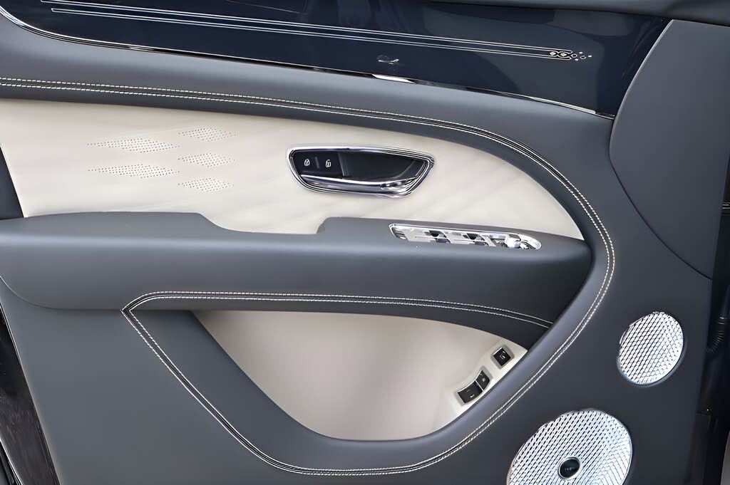 2025 Bentley Bentayga Azure V8 AWD photo 12